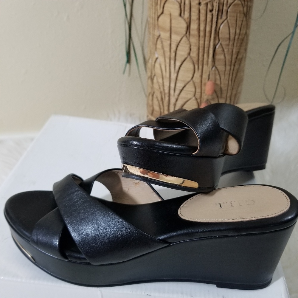 G.I.L.I. Whitney Black Platform Wedges Size 9